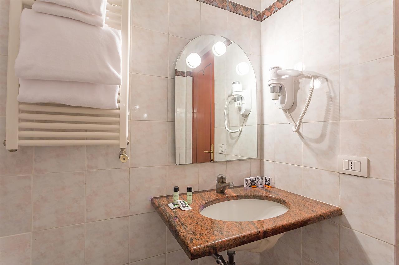 Raeli Lux Hotell 4*