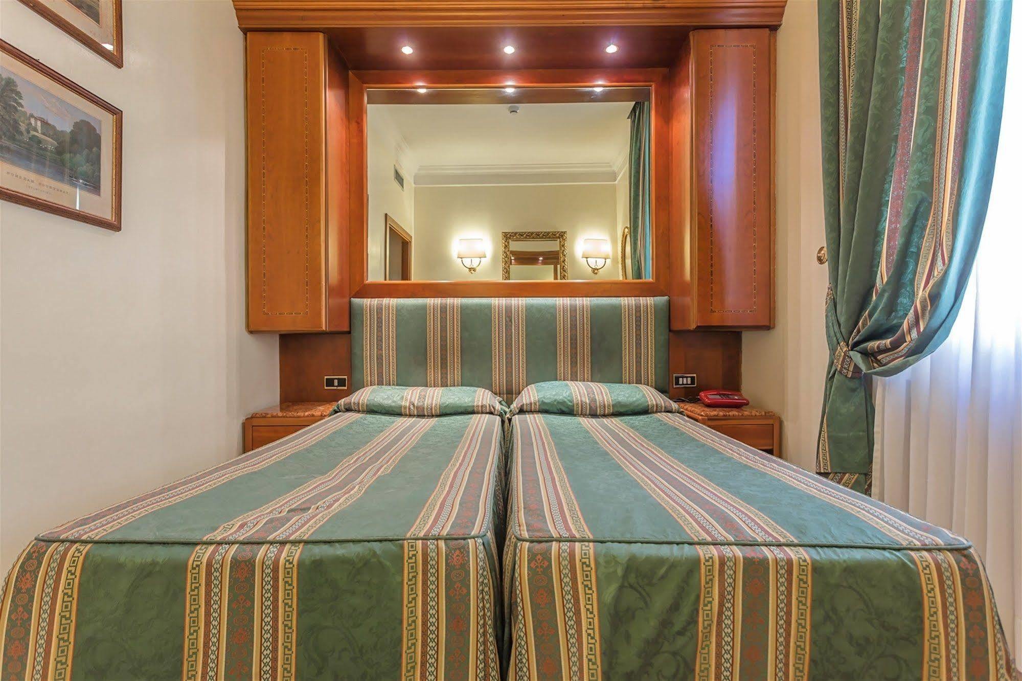 Raeli Lux Hotell