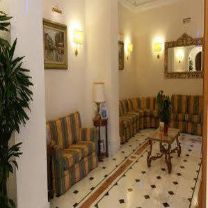 Raeli Lux Hotell