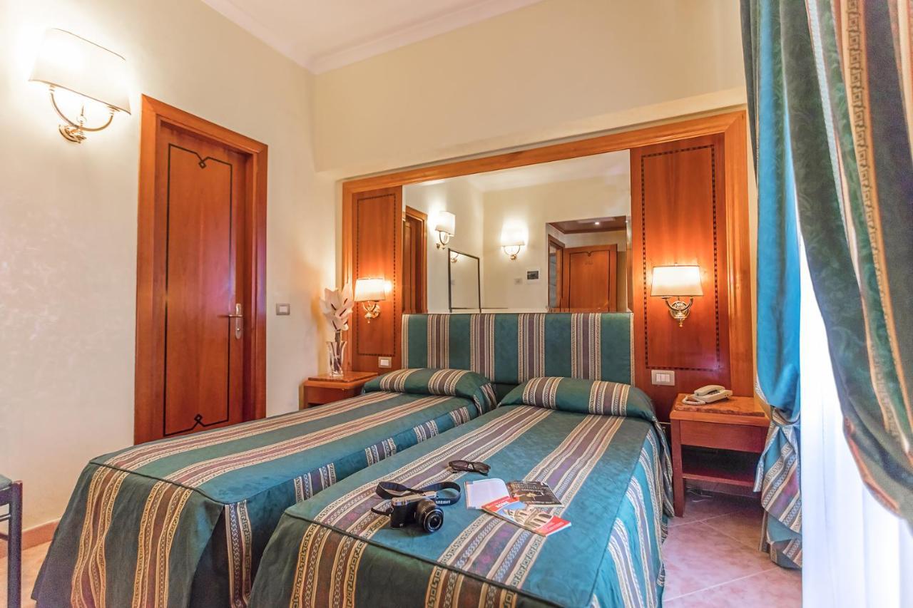 Raeli Lux Hotell